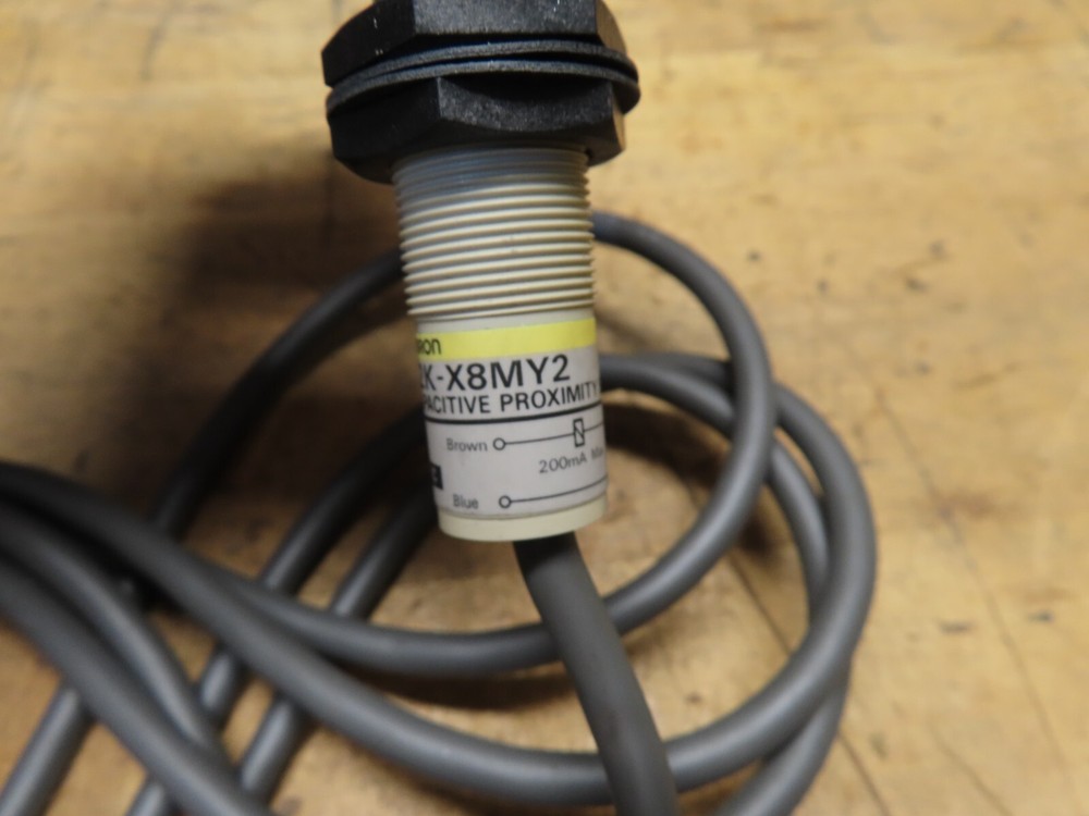New Omron E2K-X8MY1 Capacitive Proximity Switch (@D24)