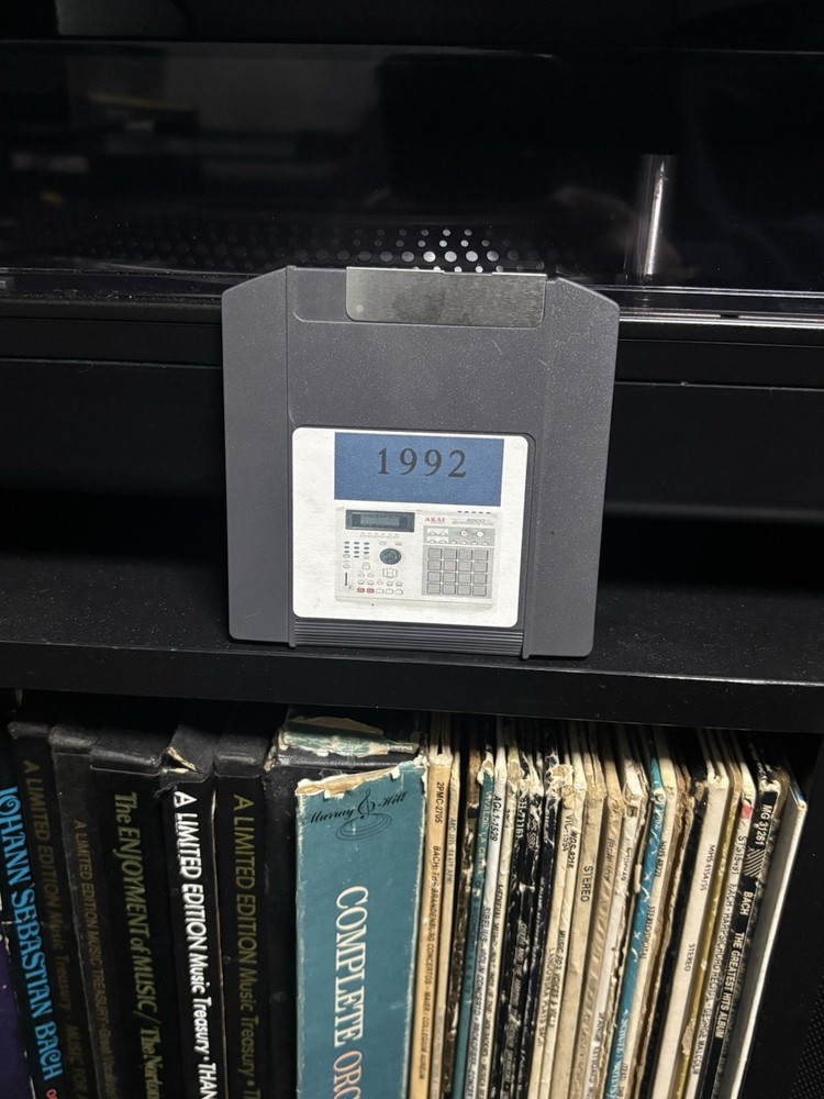 AKAI MPC 2000XL “1992” Drum Samples Includes Operating System 1.20 (Zip Disk)