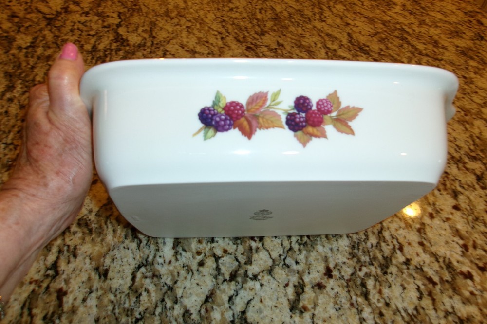 Royal Worcester Eversham gold rim baking dish with handles