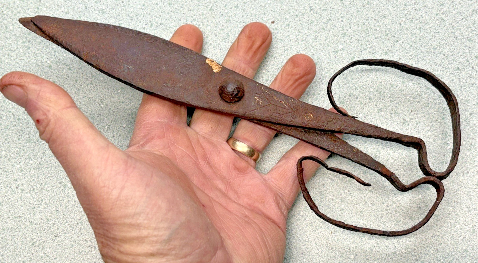 REVOLUTIONARY WAR ERA BLACKSMITH HAND-FORGED IRON SCISSORS good CONDITION RARE