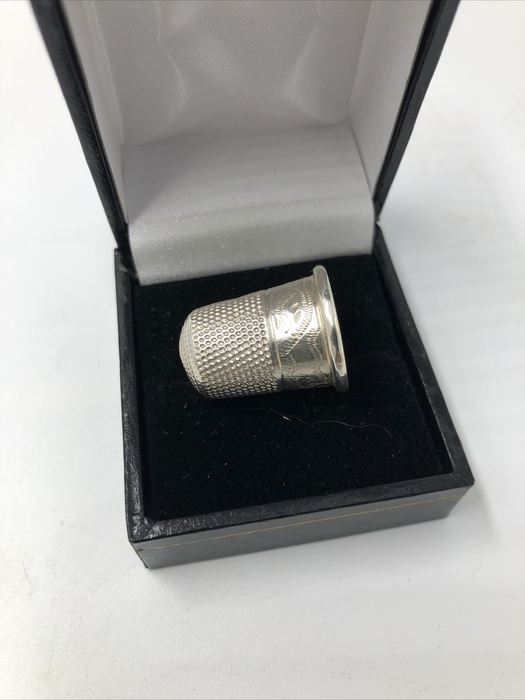 Antique Solid Silver Thimble James Swann 1917. Excellent Condition. New box.