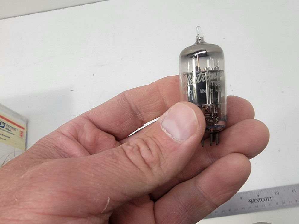 VINTAGE VACUUM ELECTRON TUBE 8LT8