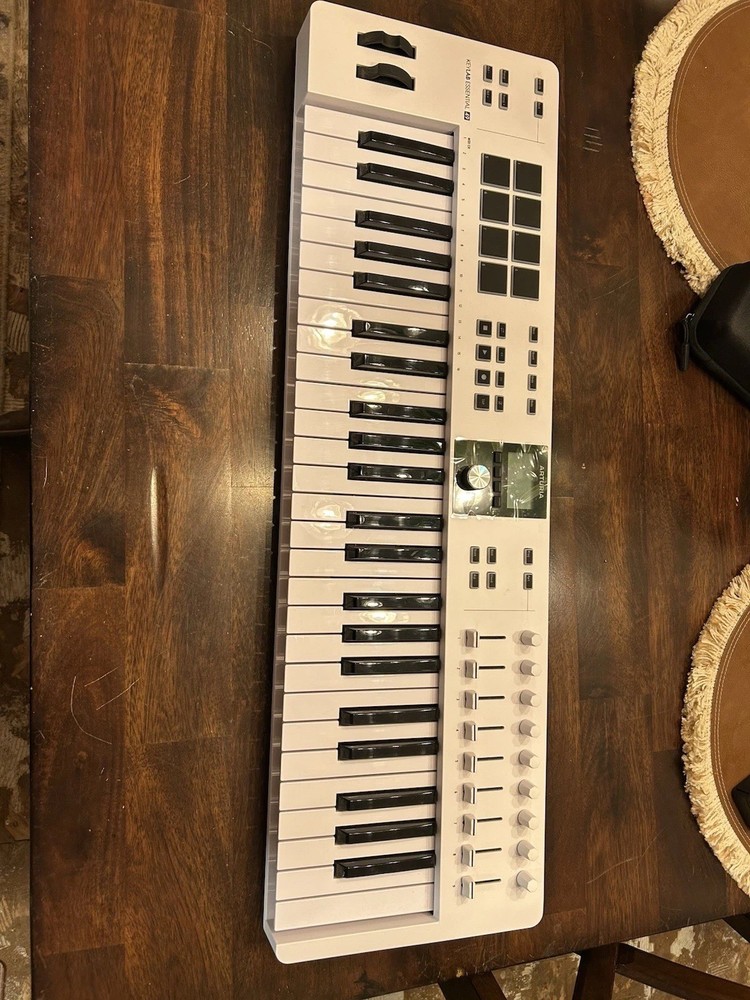 Arturia KeyLab Essentials 49 mk3 Midi Controller/Keyboard 49-Key