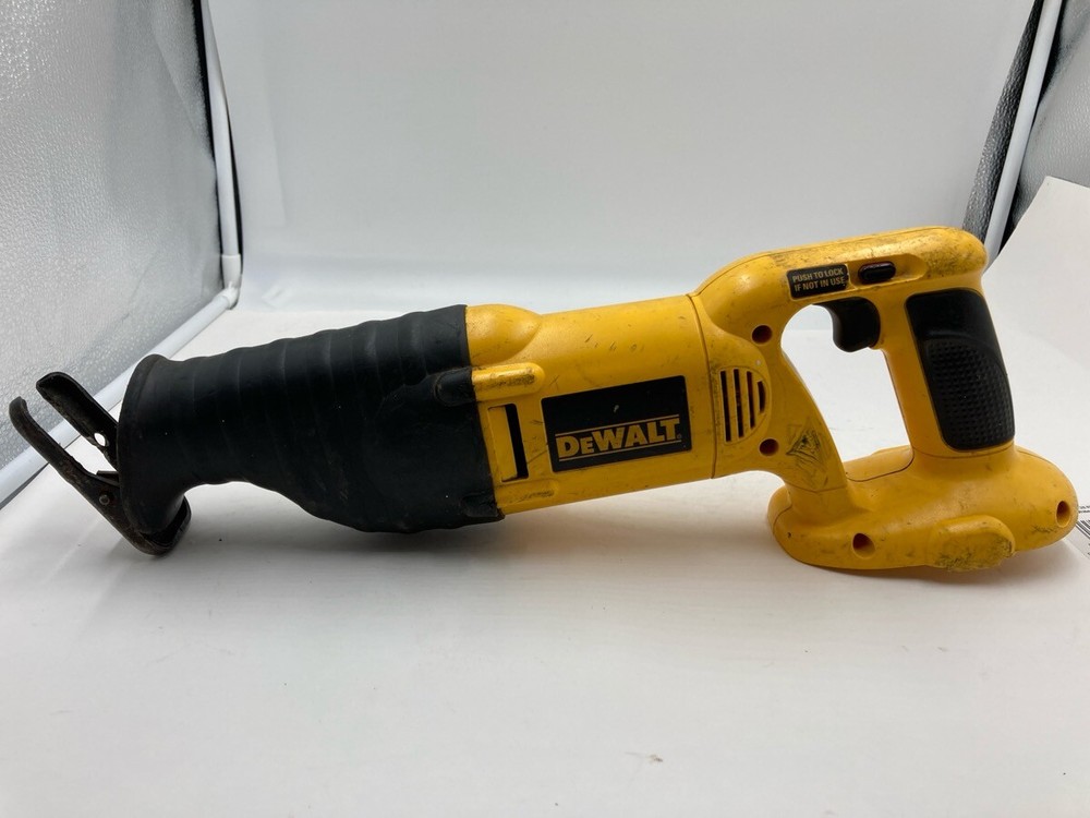 DEWALT 18V POWER TOOL SET (EL1107076)
