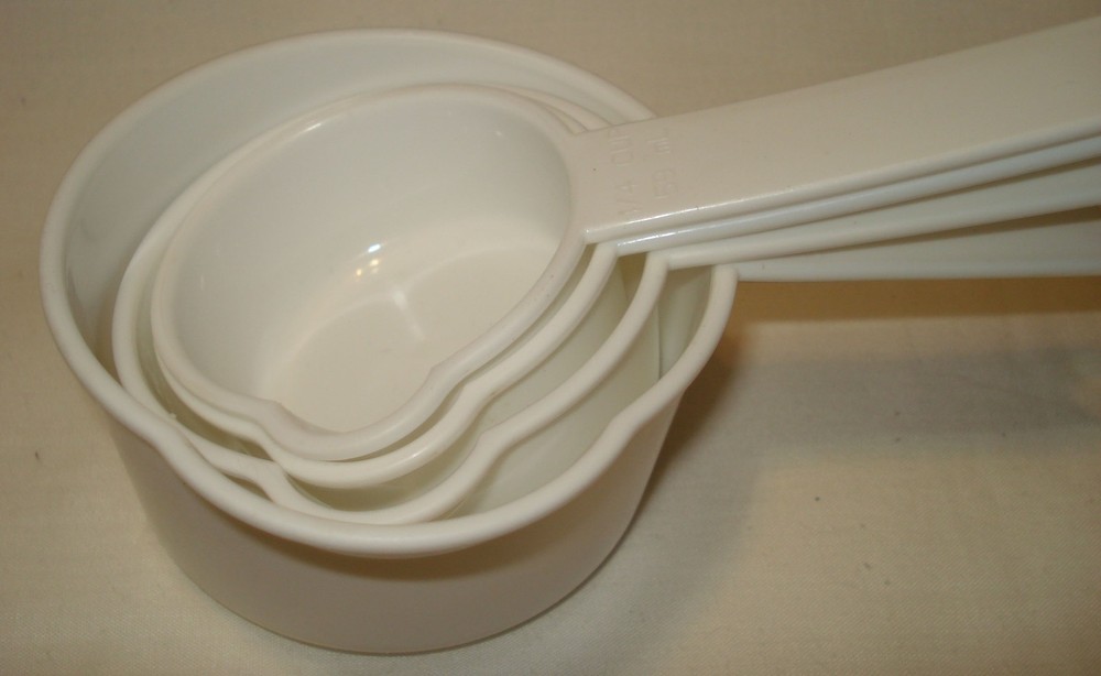 Jiangmen China White Plastic Handled Stacking Nesting Measuring Cups Set
