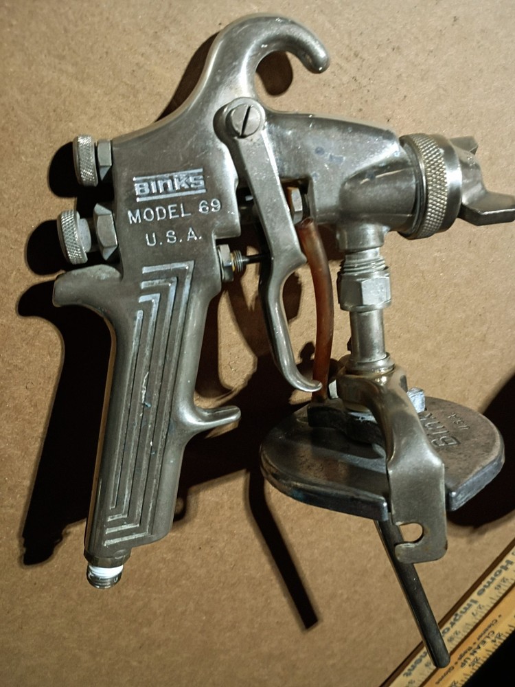 Binks Model 69 Spray Gun with 1 Quart Cup