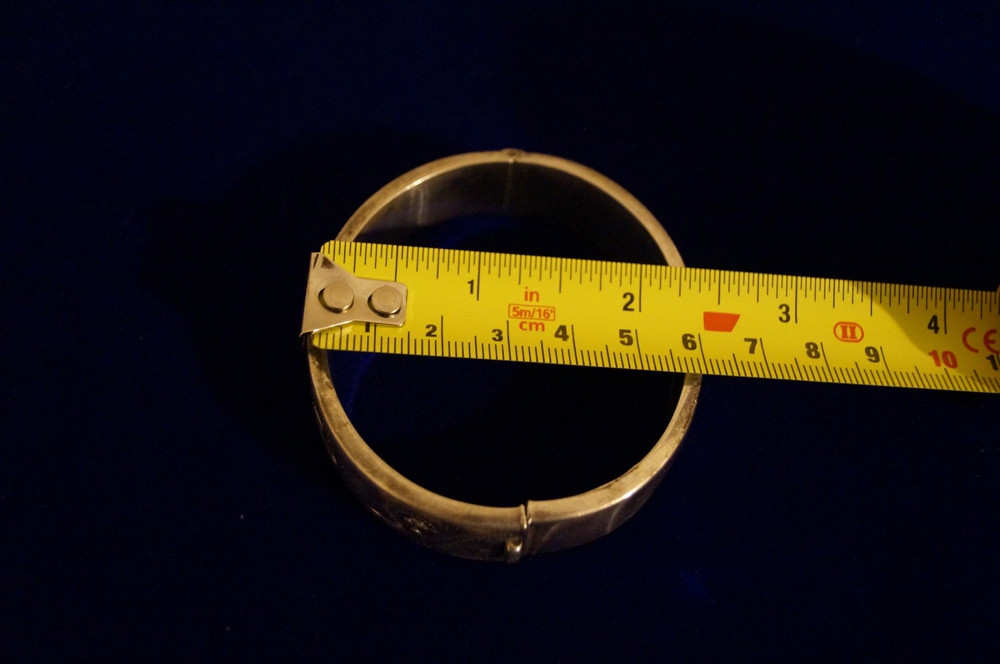 Solid Silver Hinged Ladies Etched Bangle - Birmingham, 1969 - 27.2g
