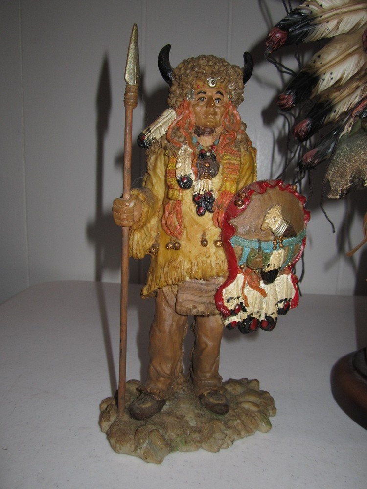 Native American Indian Chief With Eagle Roach Spear And Chalamet Pipe Statue Lot