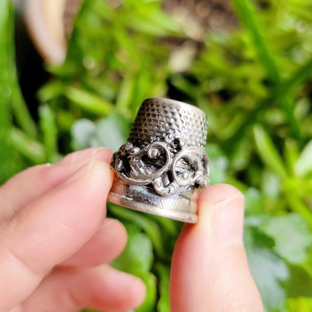 Vintage Ornate Silver Scroll Thimble
