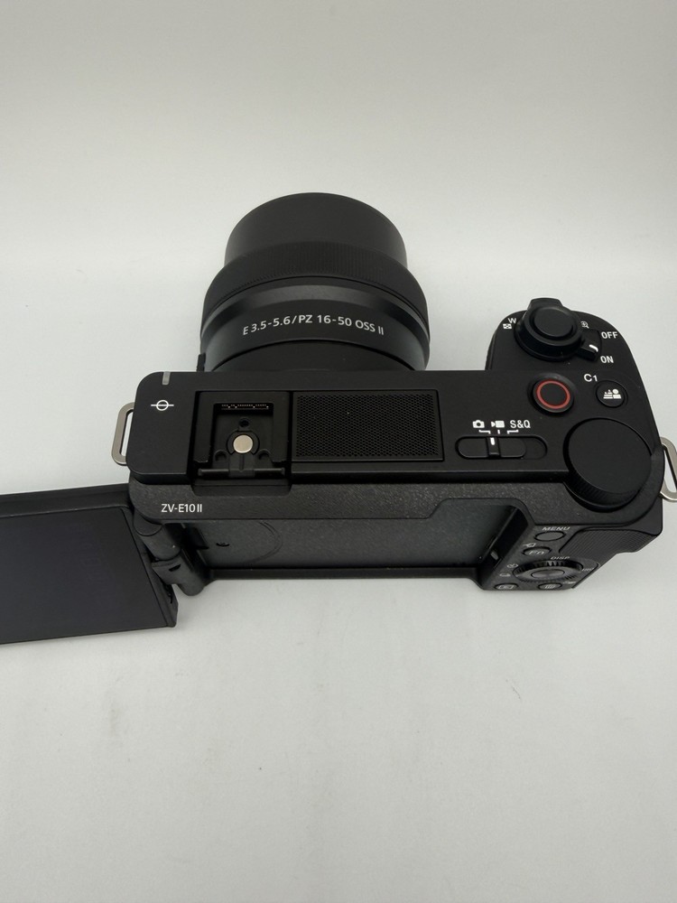 Sony zv-e10 ii 26 MP Compact Digital Camera Mint Condition!