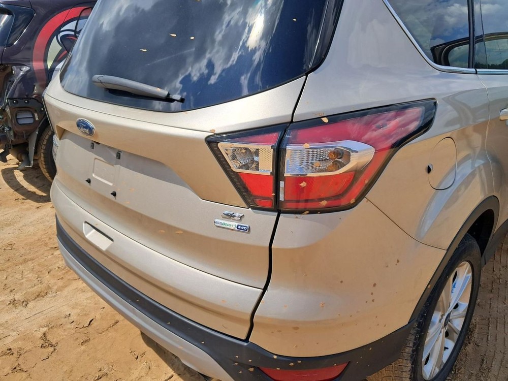 ESCAPE 2018 Glove Box 4753871