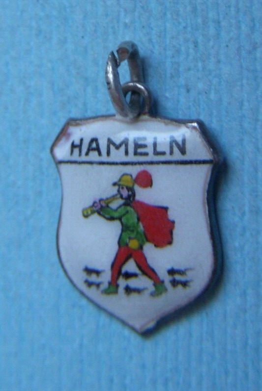 Vintage Hameln Hamelin Germany Piped Piper shield silver charm