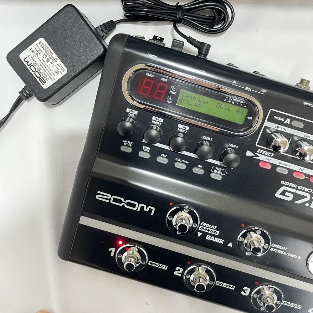 ZOOM G7.1ut Guitar Effects Pedals Console Multi Processor with Box andAdapter