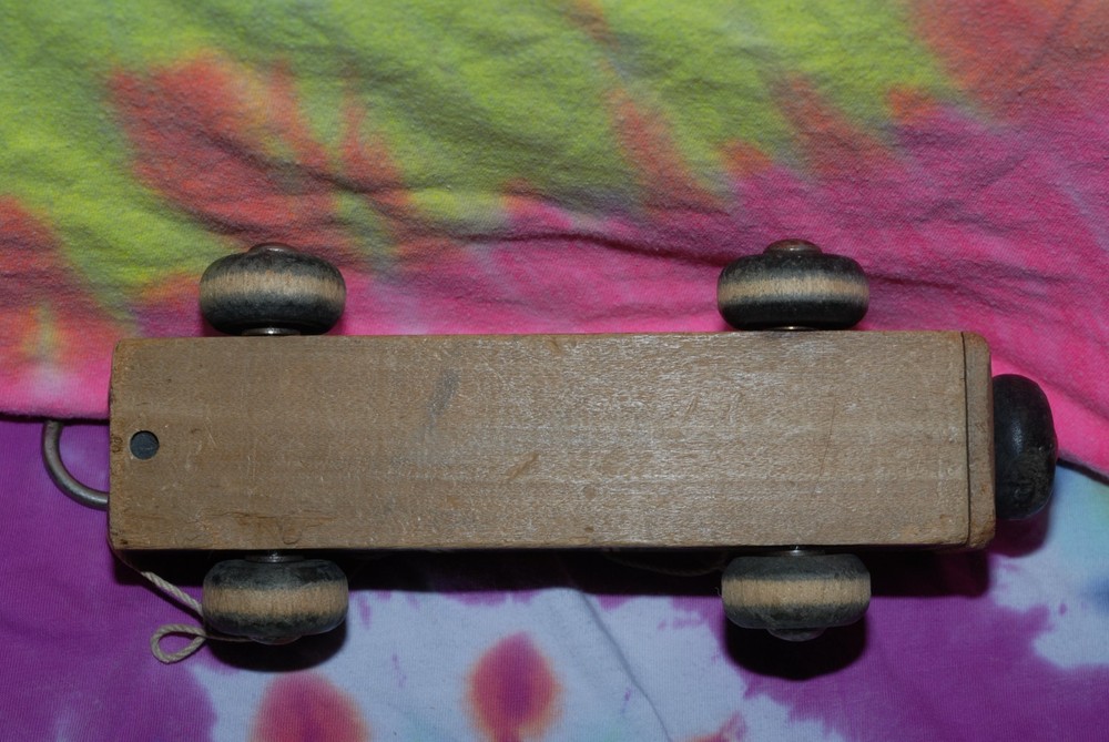 Holgate Toy - rolling pull-along toy