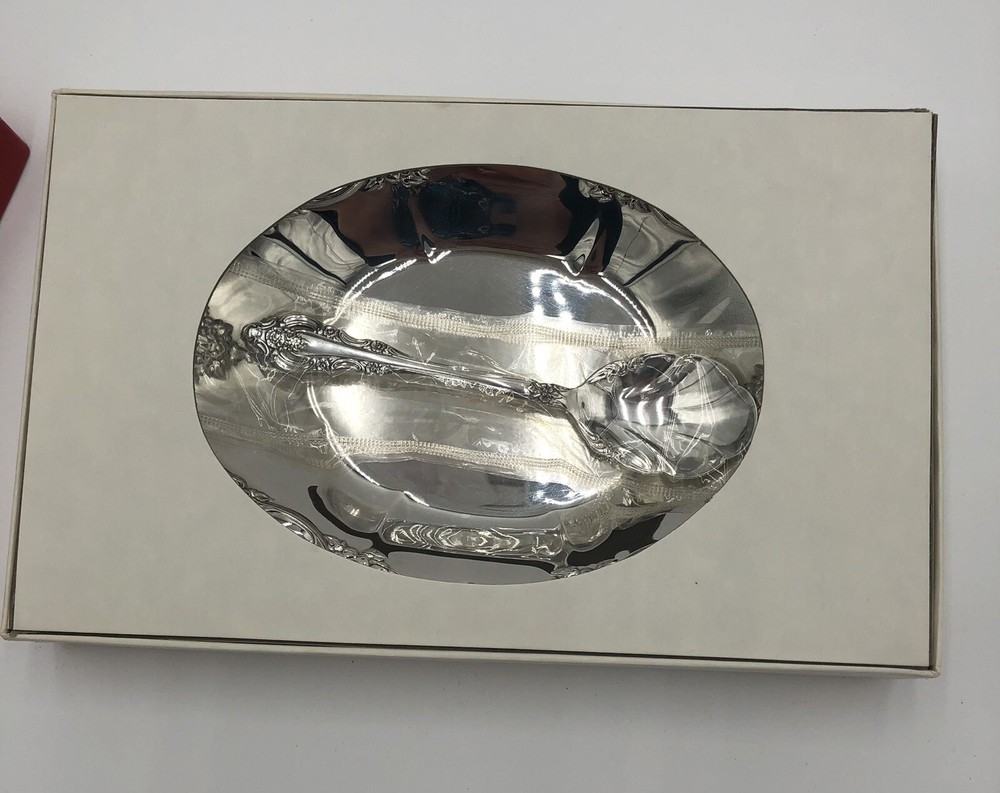 NIB Community Silversmith Nut Candy Dish Spoon Included.