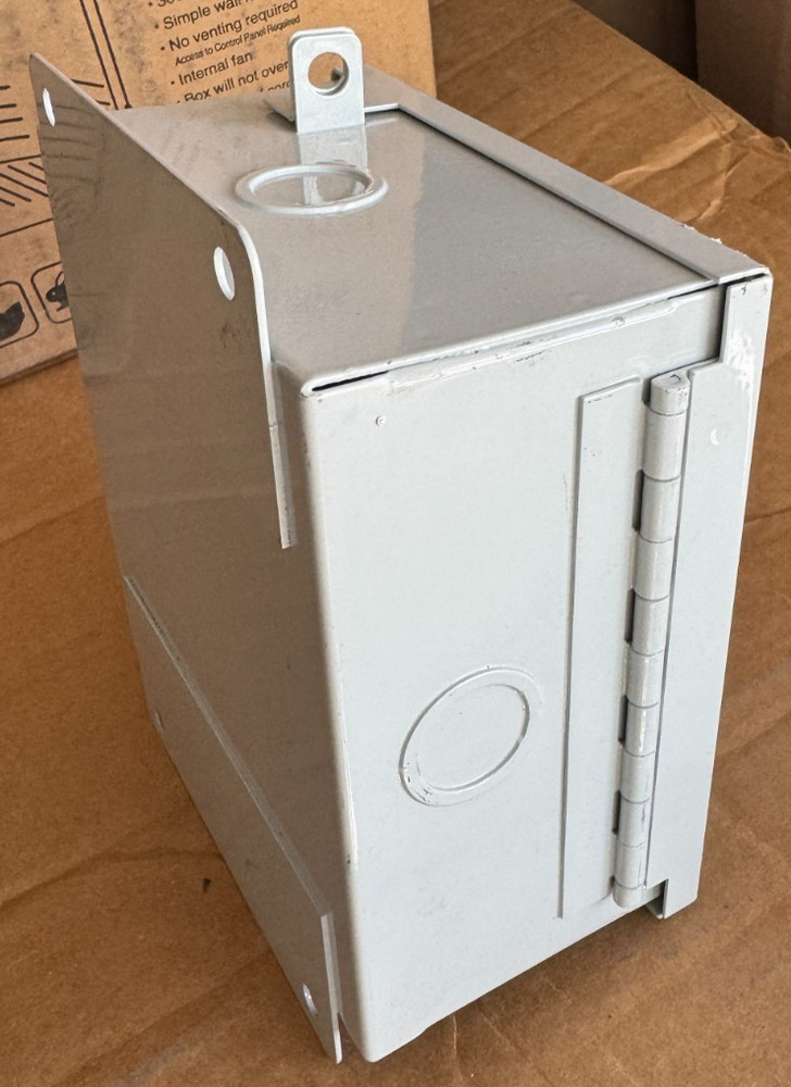 Leviton Series 2000 Three Phase Indoor Meter