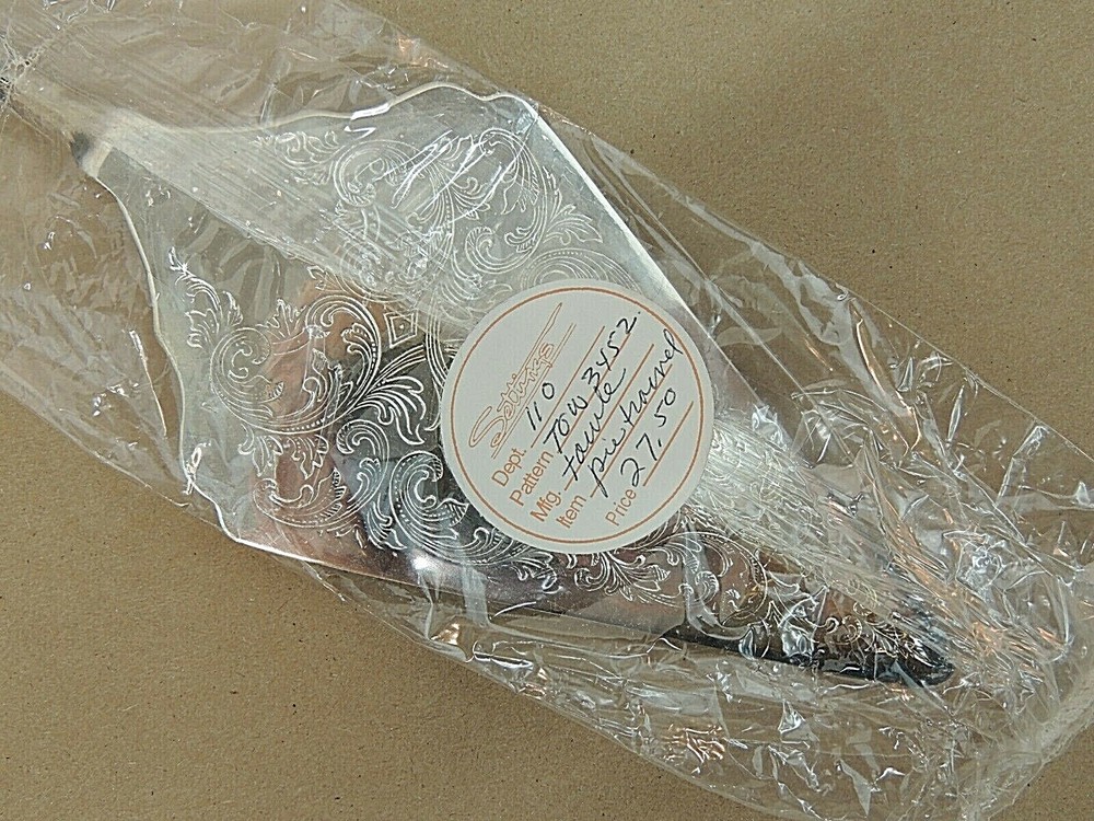 TOWLE PIE SERVER, SILVERPLATE TOW 3452