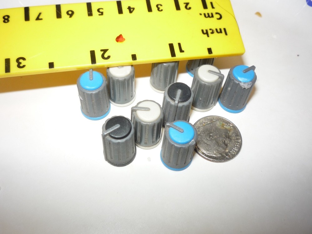 PEAVEY AAM 1602 MIXER - 10 KNOB LOT MIXED KNOBS