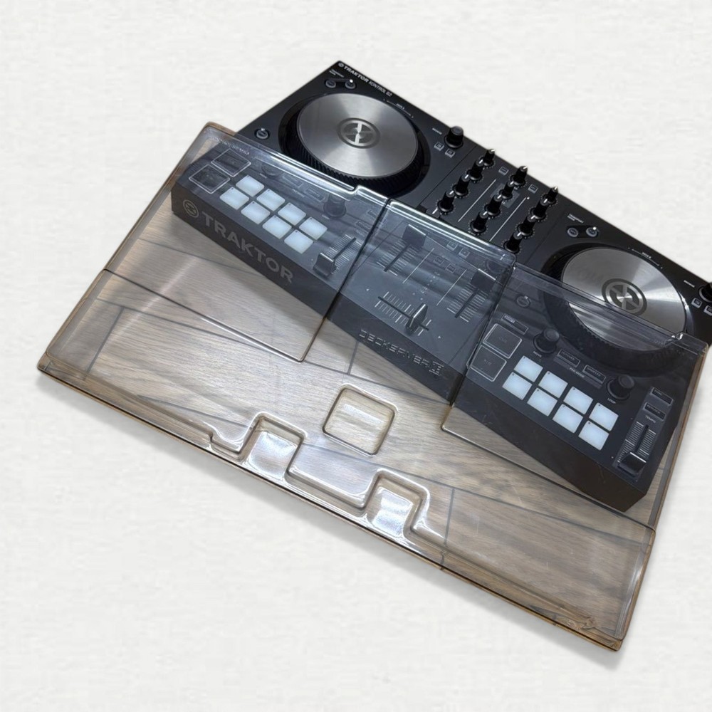 Native Instruments Traktor Kontrol S2 MK3 DJ Controller Tabletop 2-Channel Black