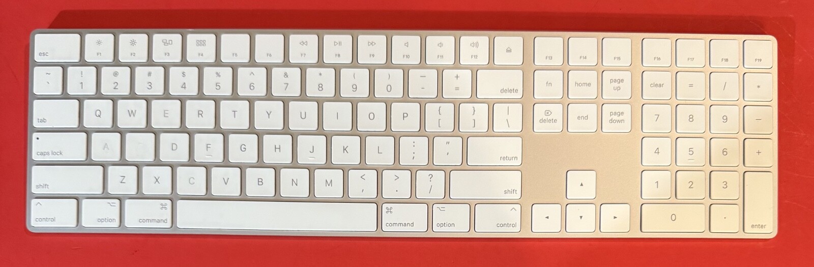 Apple Magic A1843 Magic Keyboard W/ Numeric Keys White Fully Tested Works Great