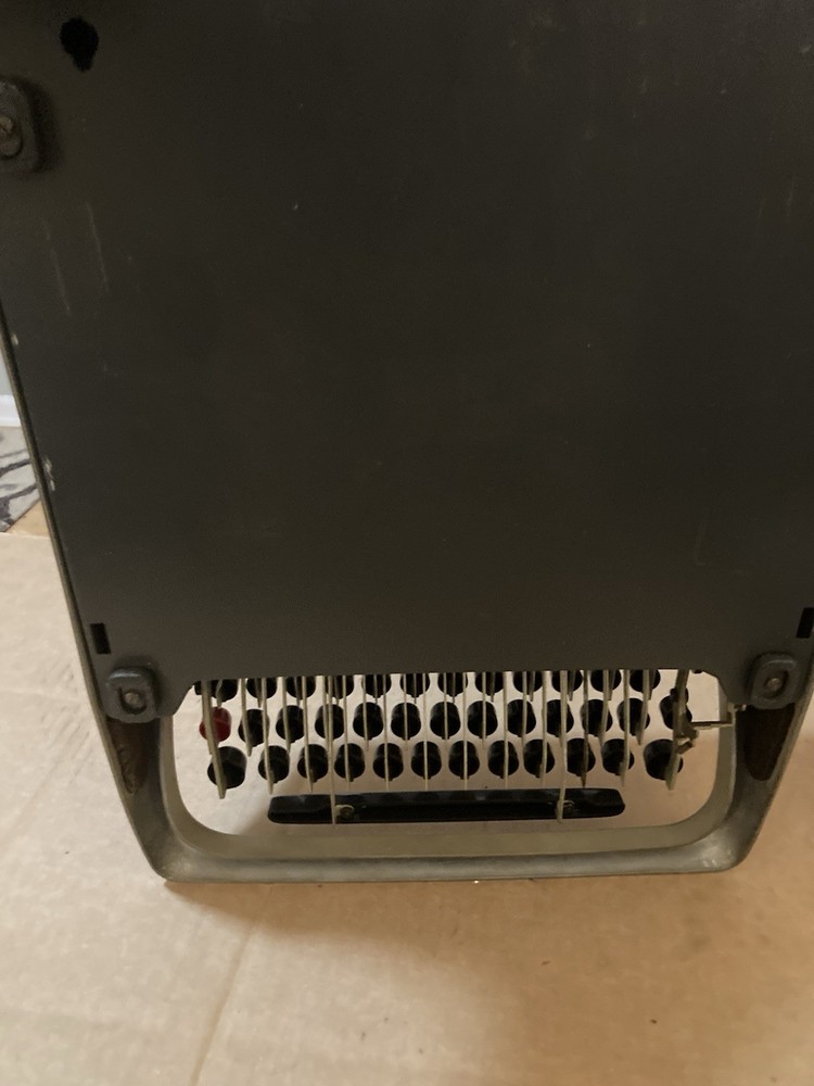 Olivetti Studio 44 Original Typewriter