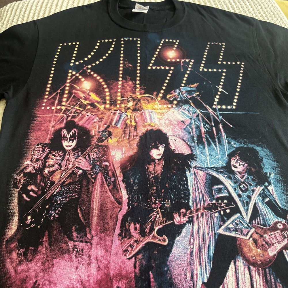 KISS SHIRT NEW SIZE M VINTAGE DYNASTY SHOOT