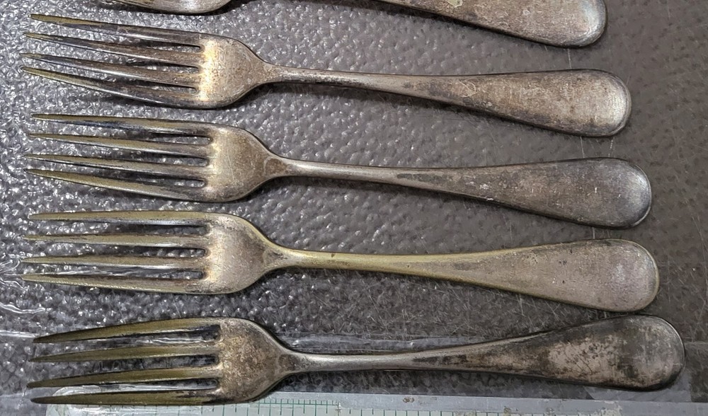 US Silver Co 8 Forks 7" Unknown Pattern