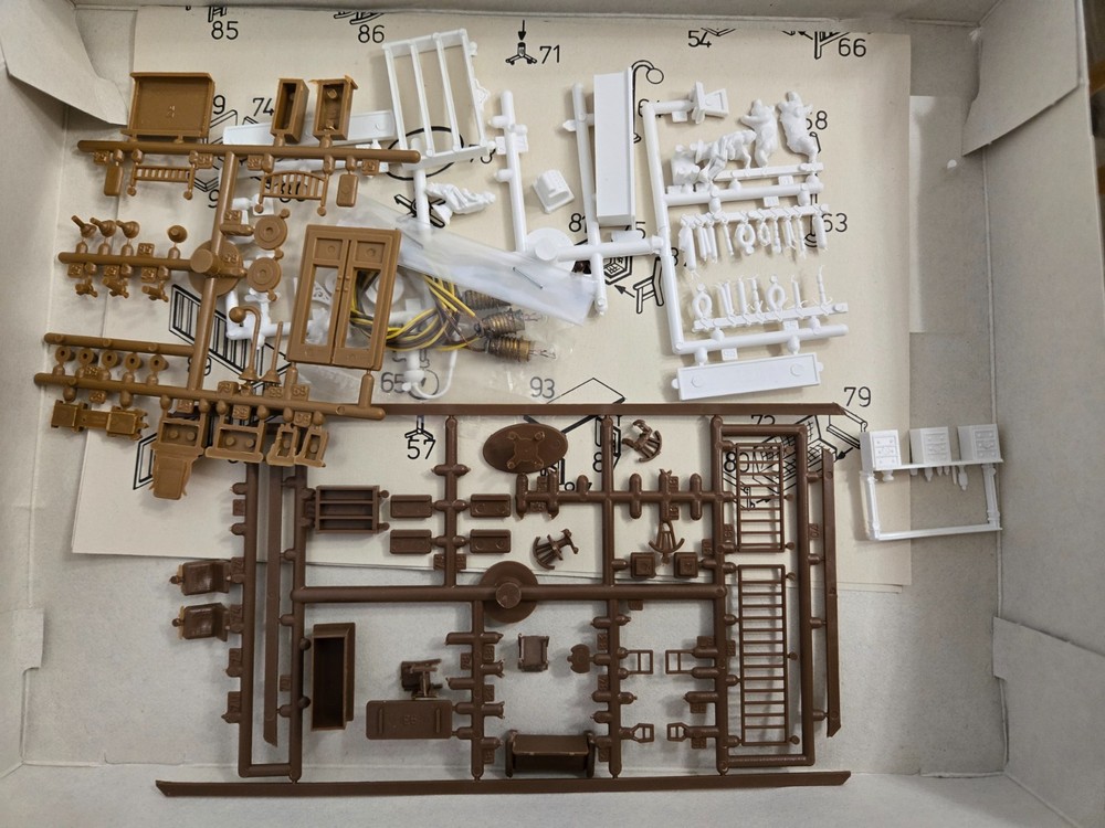 Model Power 602 HO Scale Interior and Lighting Kit