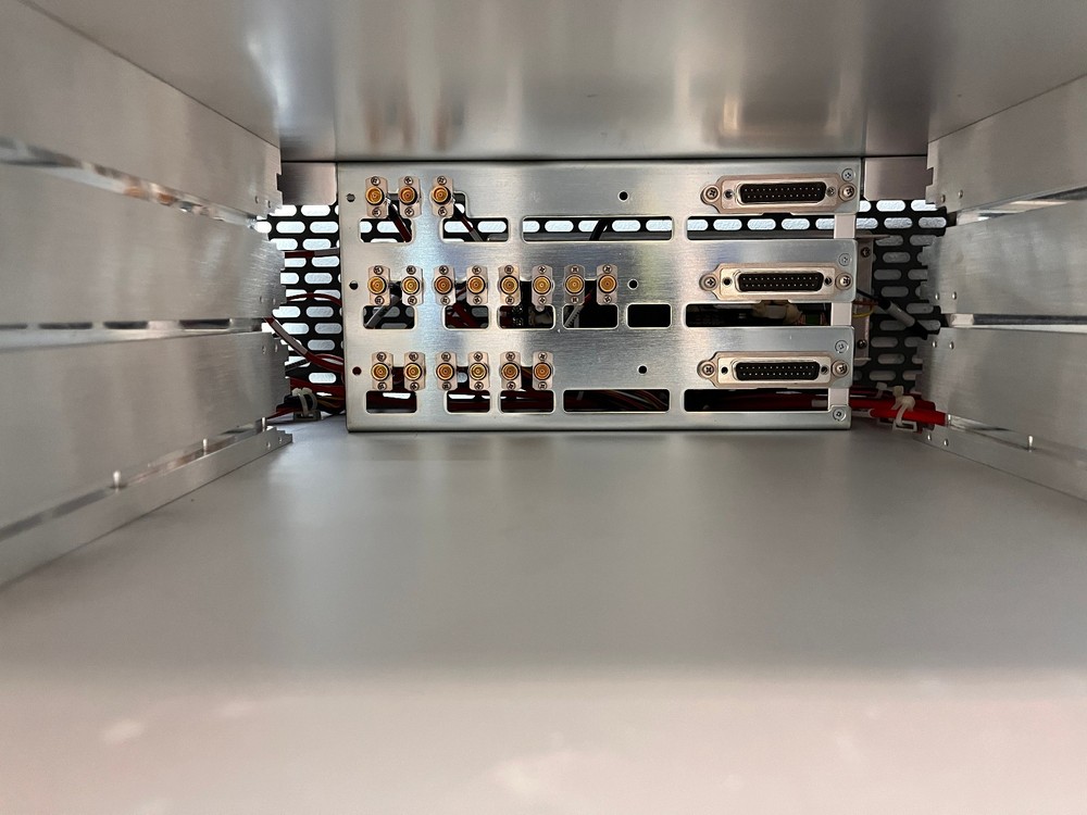Corning MobileAccess Chassis 2000-QX-B-QC