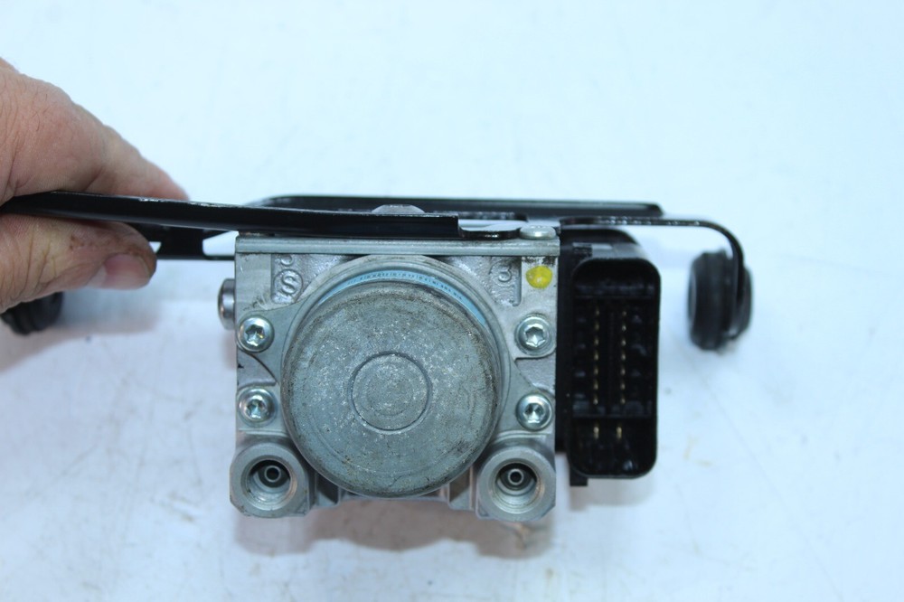 2014 TRIUMPH SPEED TRIPLE ABS PUMP UNIT MODULE T2024104