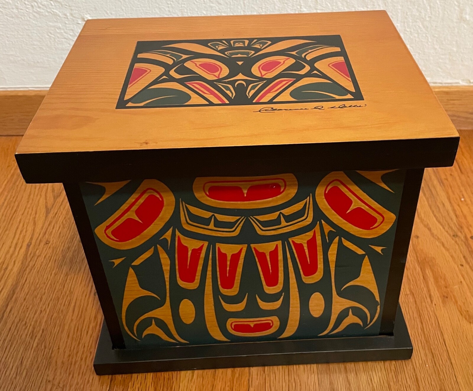 VINTAGE SIGNED CLARENCE A. WELLS NW COAST CANADA INDIAN WOOD BOX