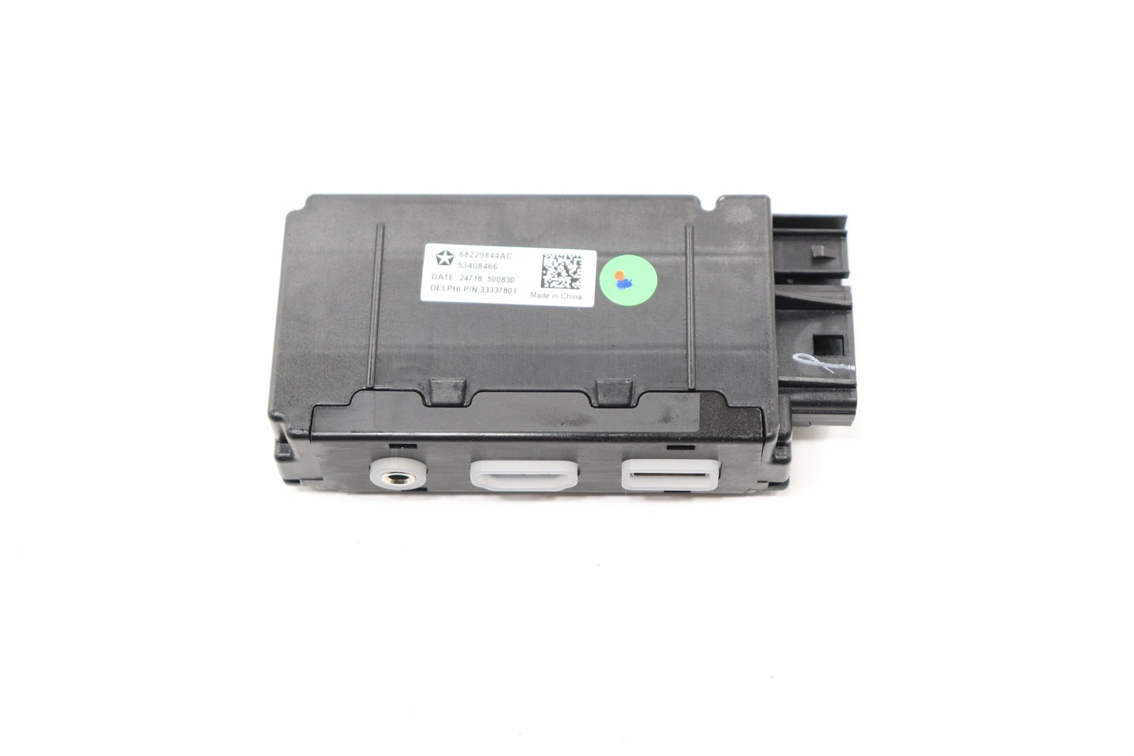 2017 - 2021 CHRYSLER PACIFICA FRONT RIGHT SEAT BACK MEDIA INPUT PORT PANEL OEM