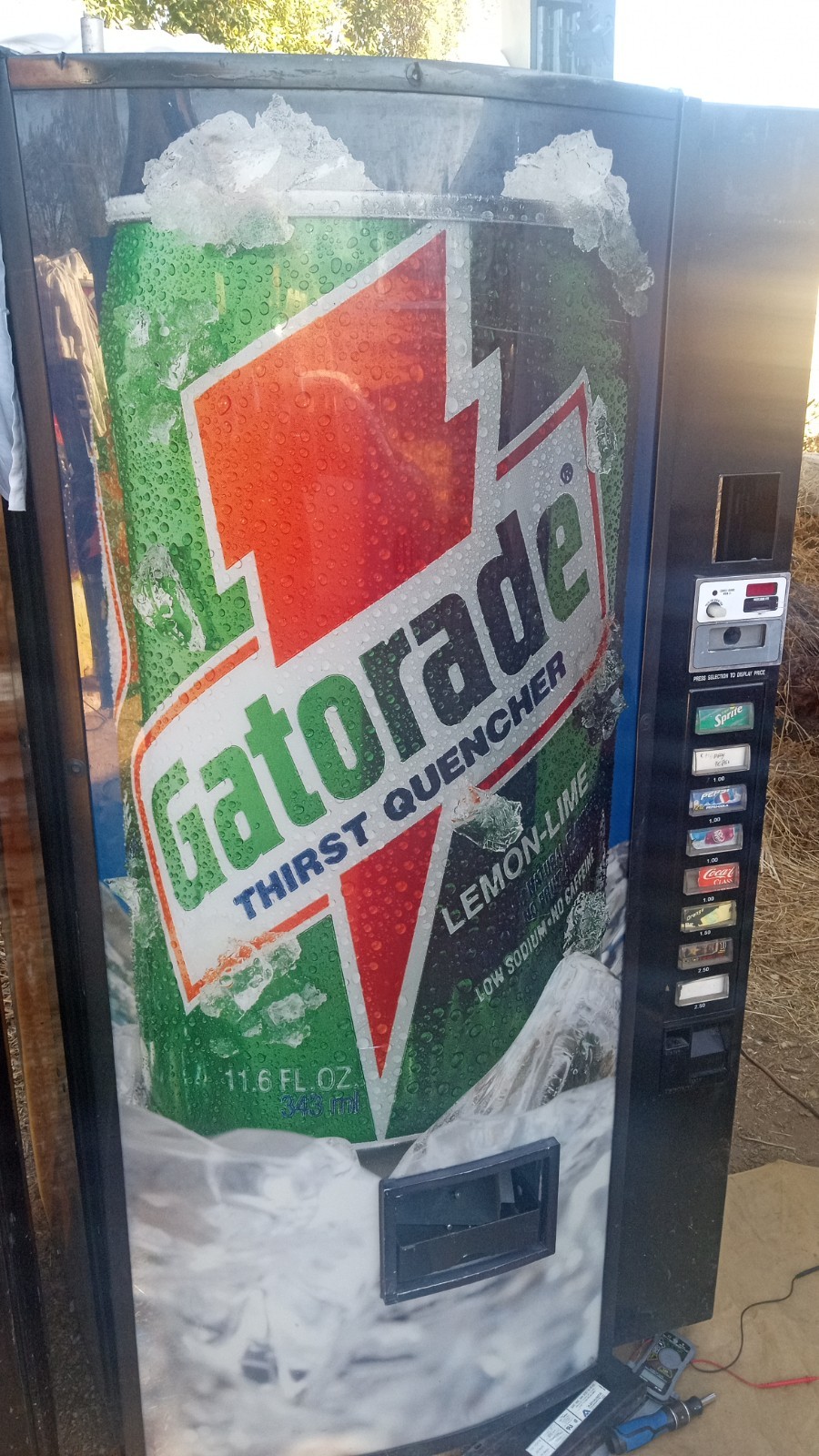 Dixie Narco 501E Soda Vending Machine Gatorade