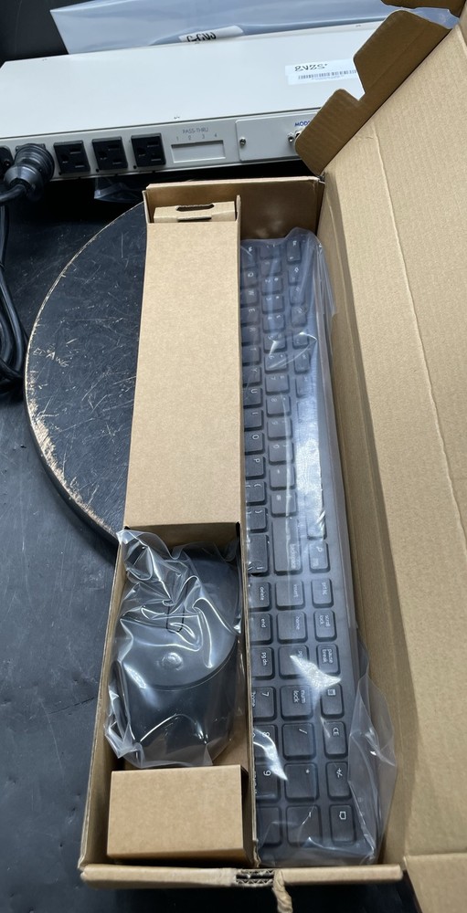 Dell Pro Wireless Keyboard & Mouse Combo KB3121Wt Black USB Receiver Set