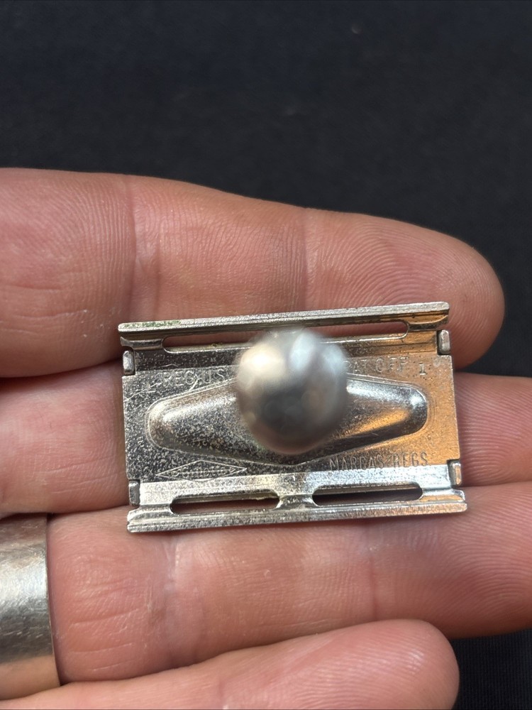 Nice 1966 Gillette Thin Handle Ball End Travel Tech (L-2)