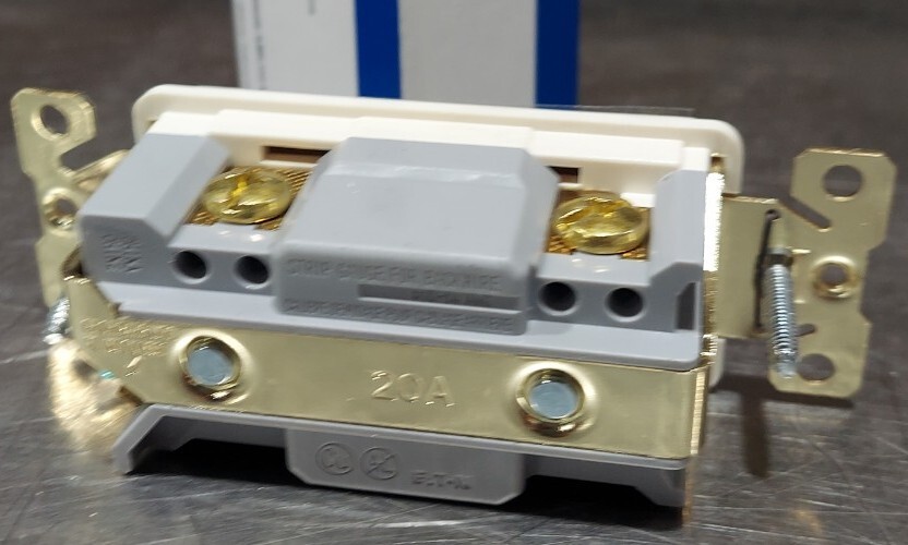 Eaton 7631A-BOX. Lighted Single Pole Switch. 20A 120/277vac. Lighted While OFF