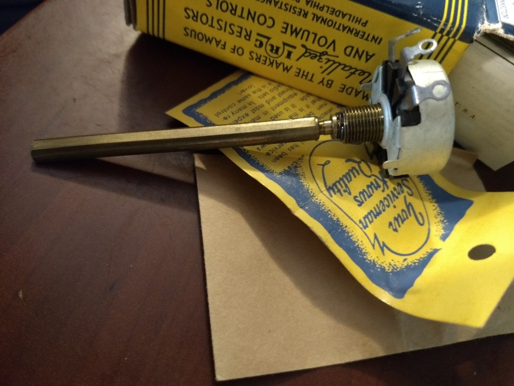 IRC Midget Volume Control D11-141 With Long Stem Turn Switch 5 Megaohm NOS New
