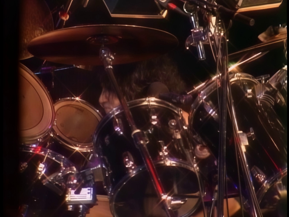 KISS - Live in Detroit 1990 Both Nites Remastered Blu-ray Gene Simmons