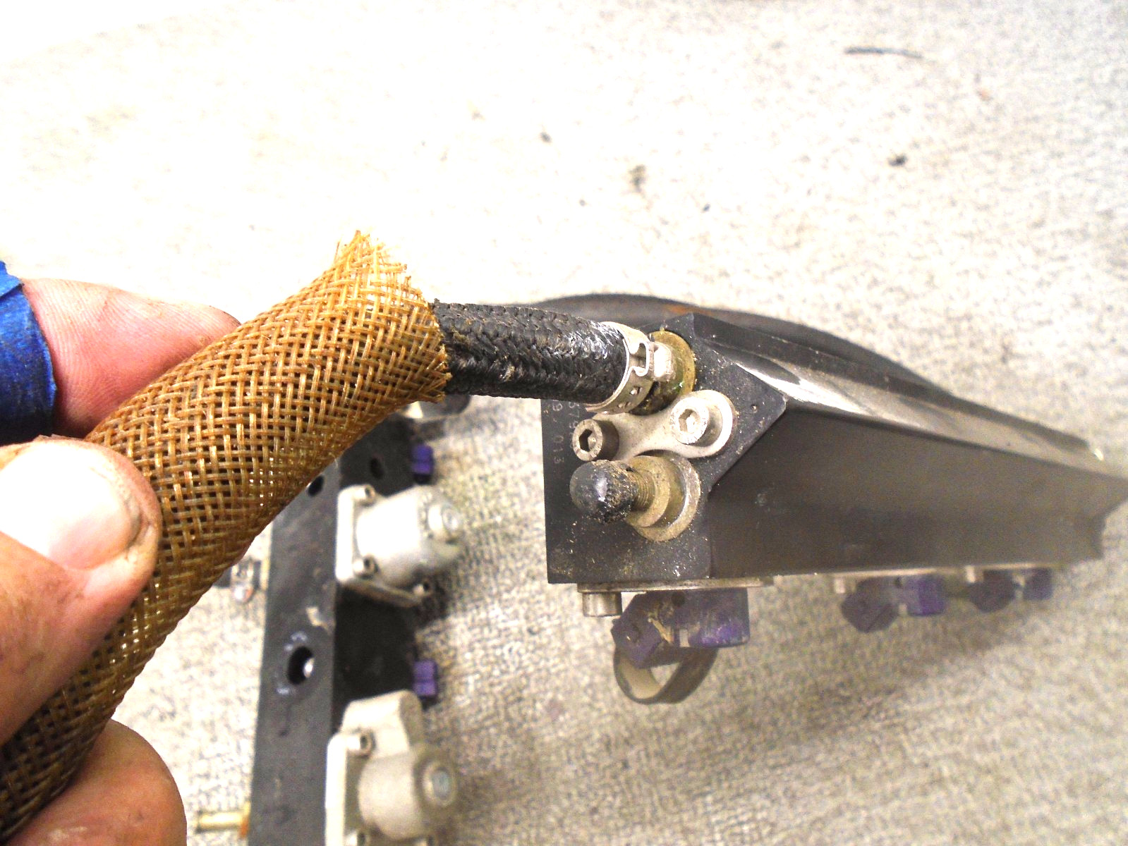 FUEL RAILS W INJECTORS PORT/STARBOARD 852378T5 852379T5 MERCURY OPTIMAX 135 150