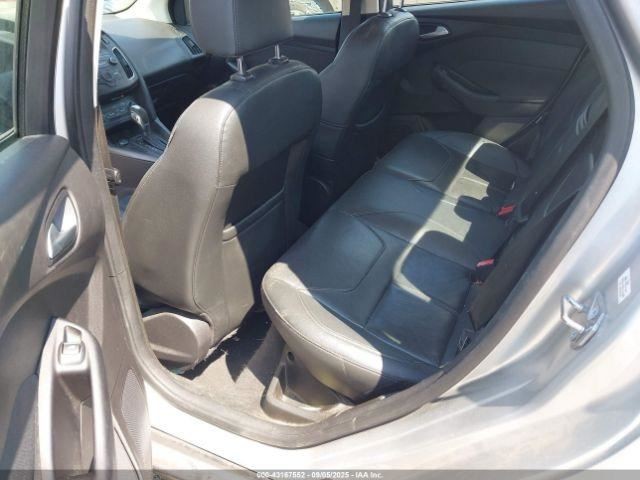 FOCUS     2016 Glove Box 4853718