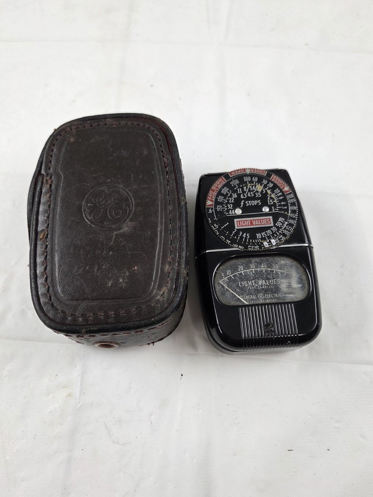 GENERAL ELECTRIC MODEL 8DW58Y4 EXPOSURE/LIGHT METER. (A)