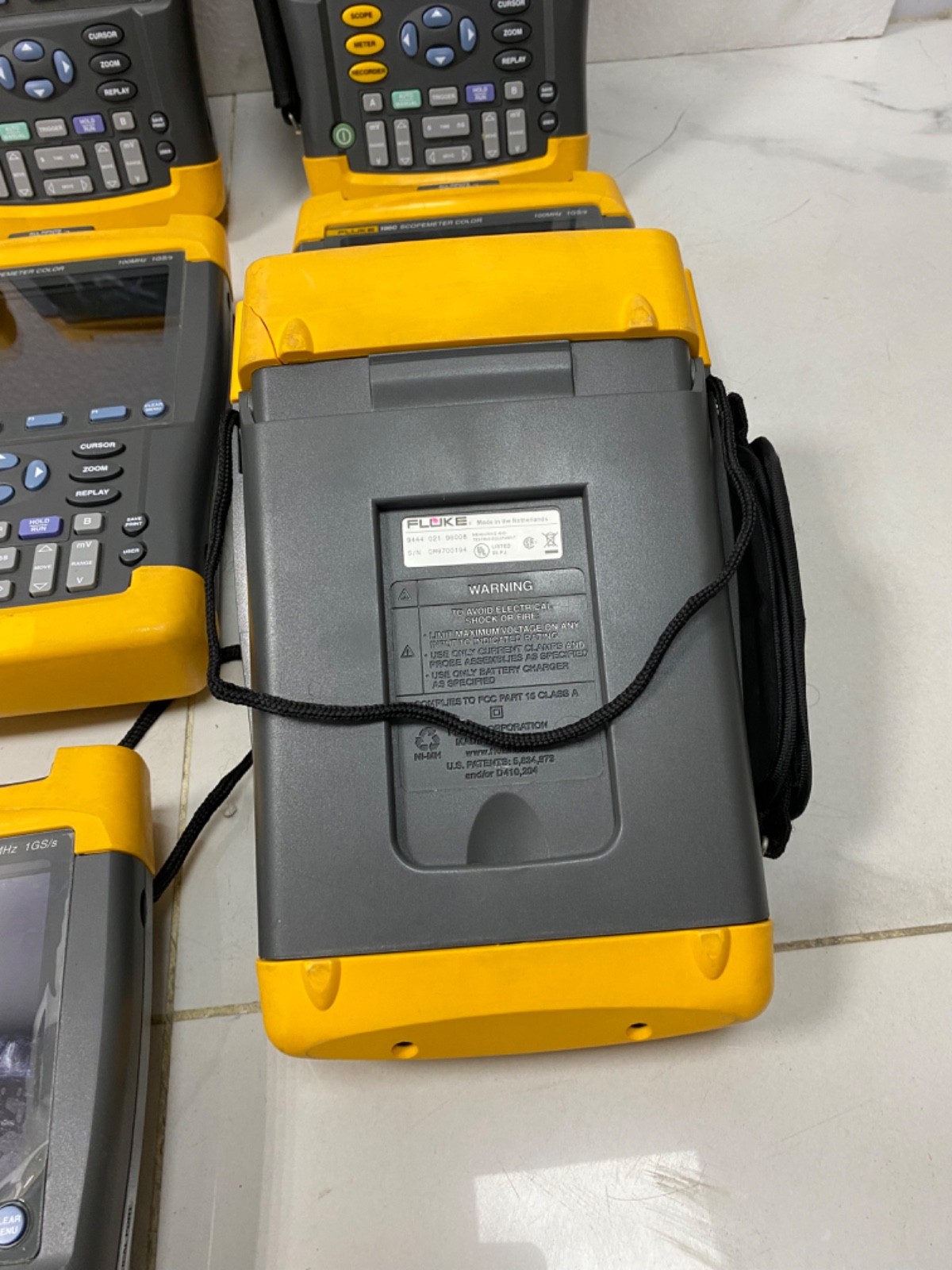 Fluke 196C Digital Oscilloscope ScopeMeter Color Handheld 1GS/s 100mhz