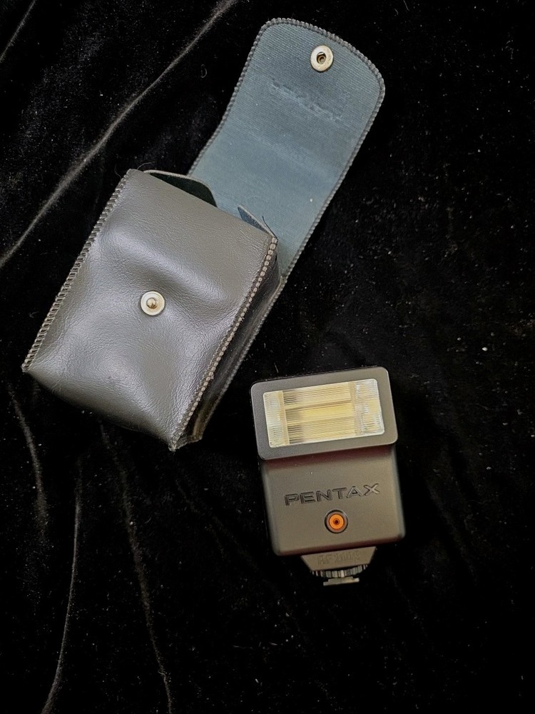 Pentax AF200S Flash Mount With Instructions And Case