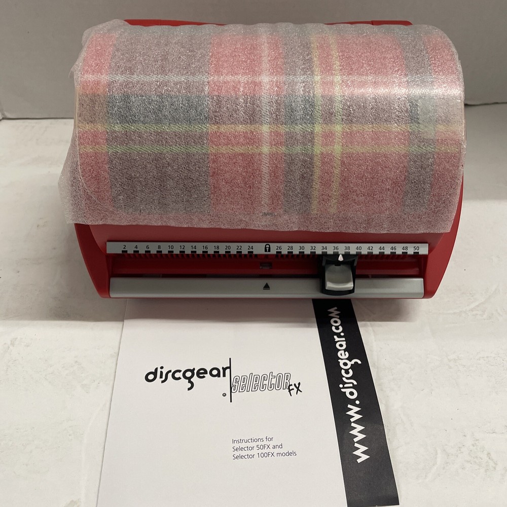 Discgear Selector 50FX 50-Disc CD Case w/Title Sheet (Red) “”