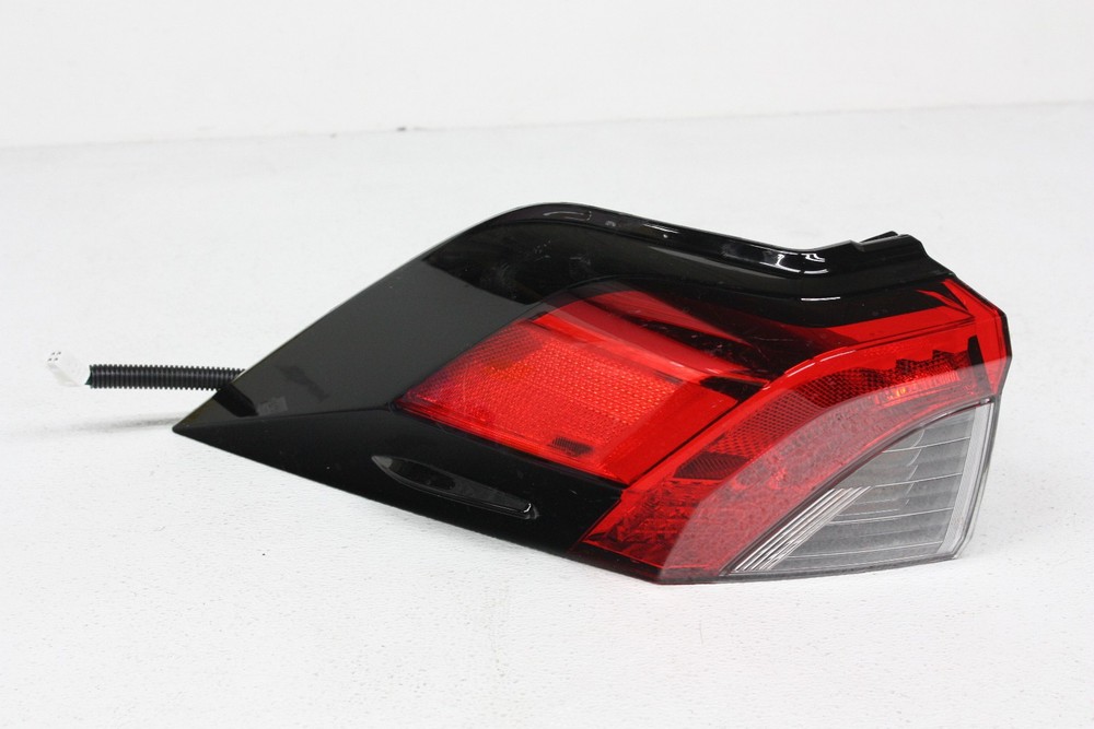 81560-0R090 OEM Left Driver Side LED Tail Lamp For Toyota Rav4