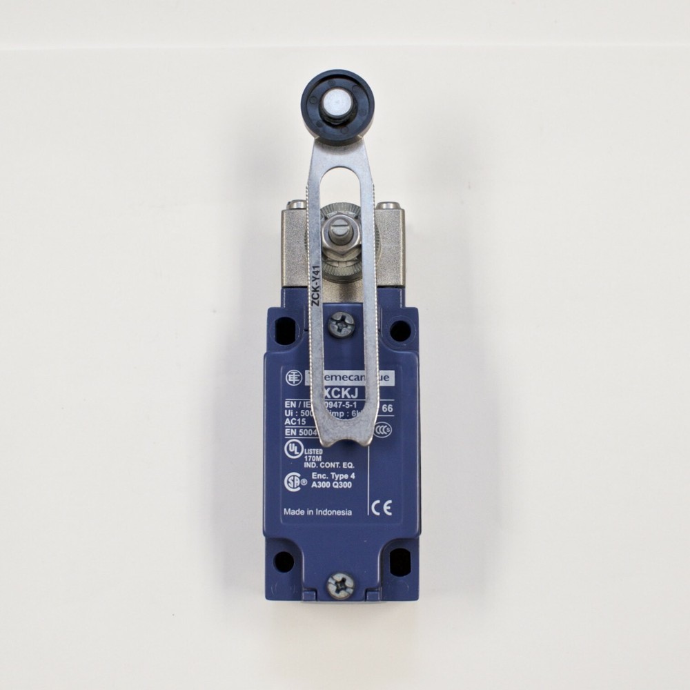 Telemecanique XCKJ10541 Limit Switch, Spring Return Roller Lever