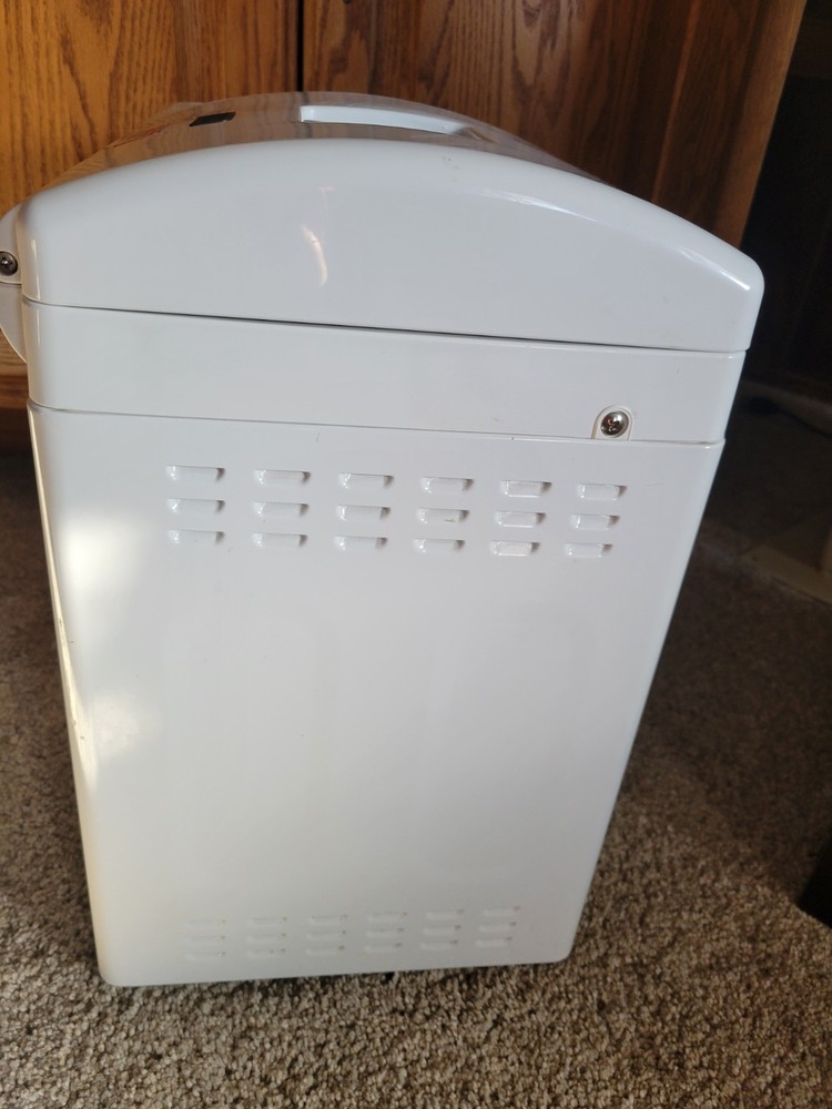 Oster Automatic Bread Maker 2 Lbs Loaf Model 4839 Works Great
