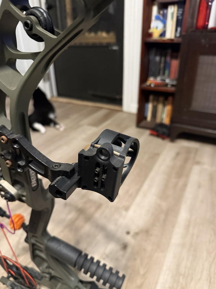 Bear Archery Escalate 70lbs Rt hand