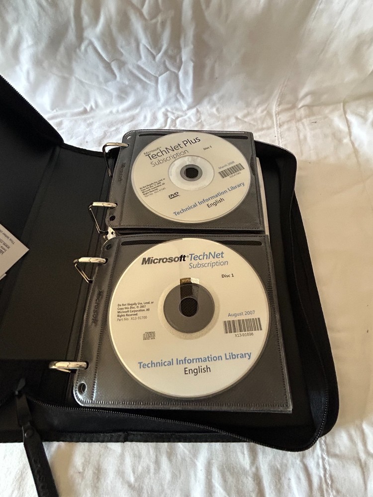 Microsoft TechNet CD Subscription Zipper Up, CD Pouch, Case, Wallet