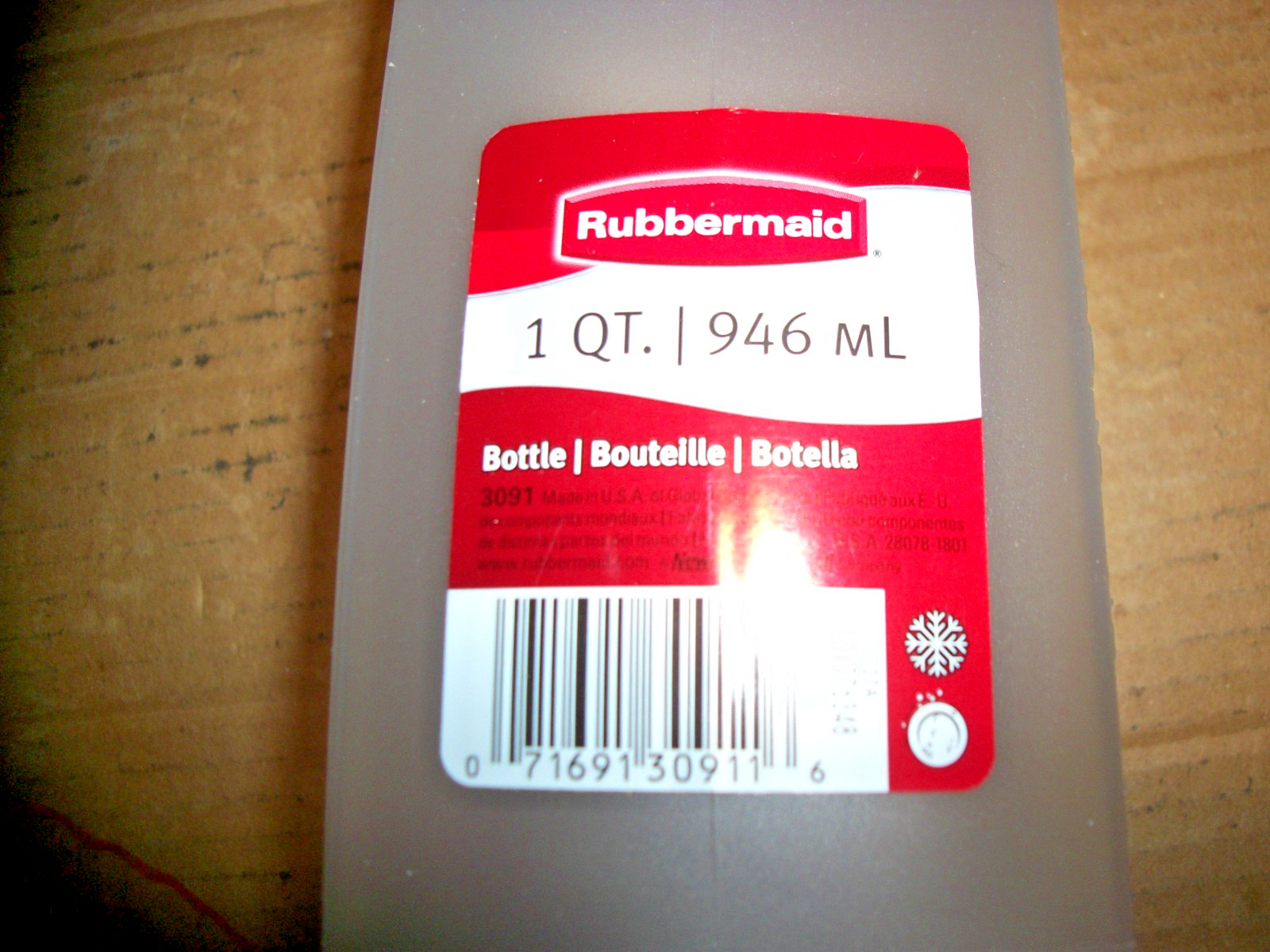 Rubbermaid 1 Quart/32 Oz Drink/Beverage Pitcher/Bottle Servin Saver/MixerMate